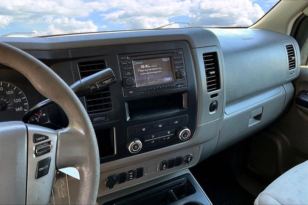 Nissan NV Cargo 2500 HD S V6 2012