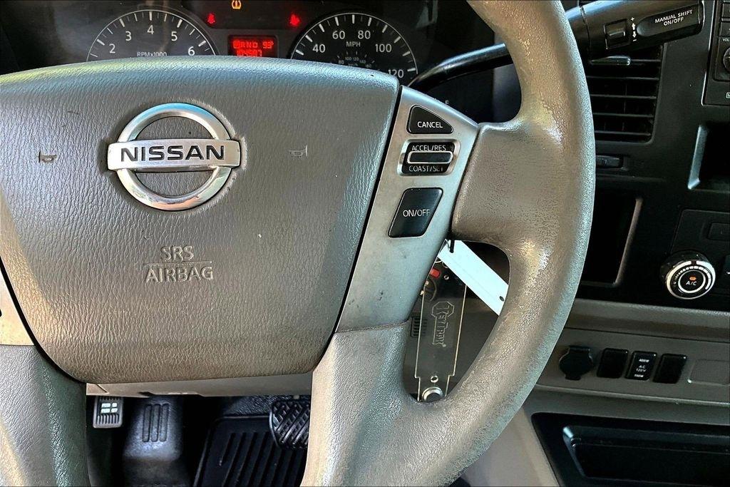 Nissan NV Cargo 2500 HD S V6 2012