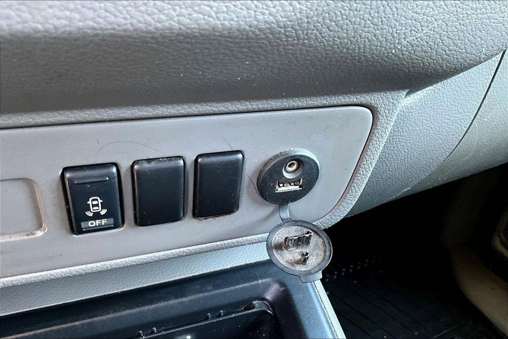 Nissan NV Cargo 2500 HD S V6 2012