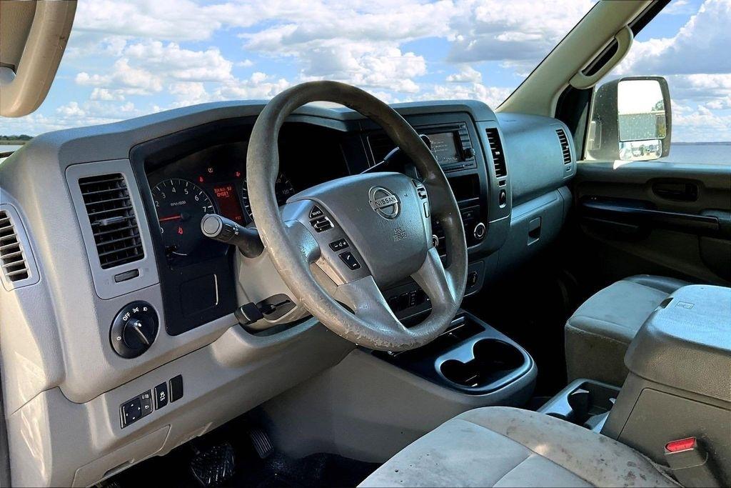Nissan NV Cargo 2500 HD S V6 2012