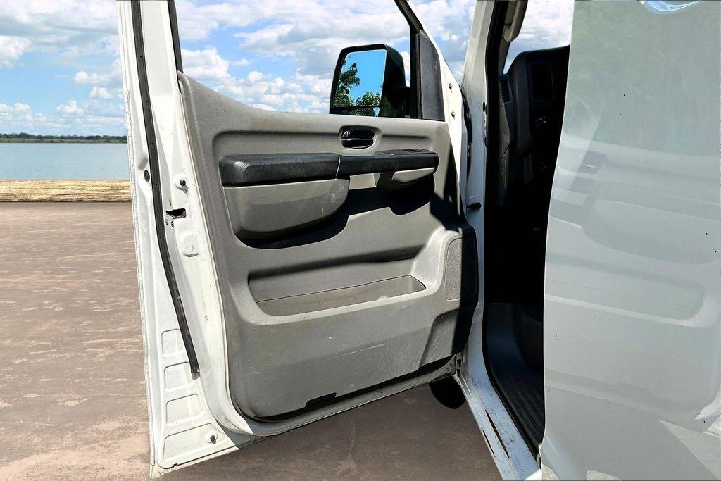 Nissan NV Cargo 2500 HD S V6 2012