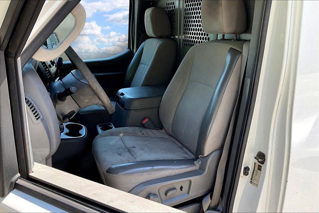 Nissan NV Cargo 2500 HD S V6 2012