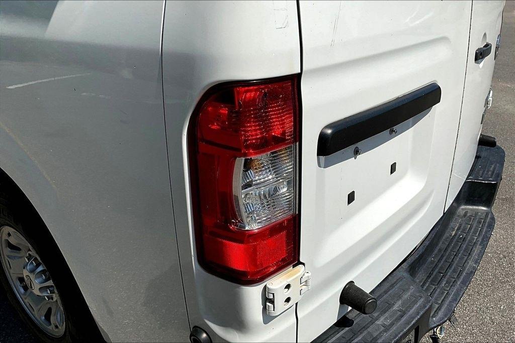 Nissan NV Cargo 2500 HD S V6 2012