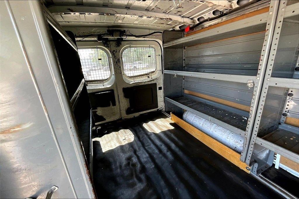 Nissan NV Cargo 2500 HD S V6 2012