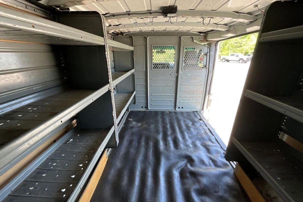 Nissan NV Cargo 2500 HD S V6 2012