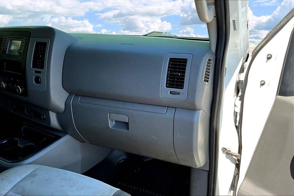 Nissan NV Cargo 2500 HD S V6 2012