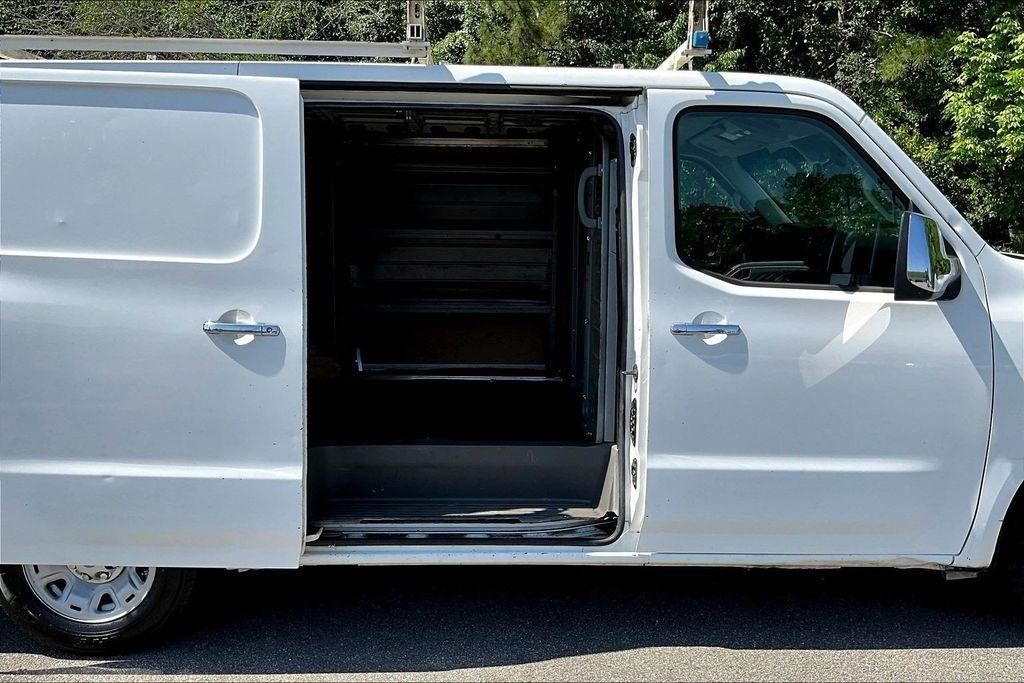 Nissan NV Cargo 2500 HD S V6 2012