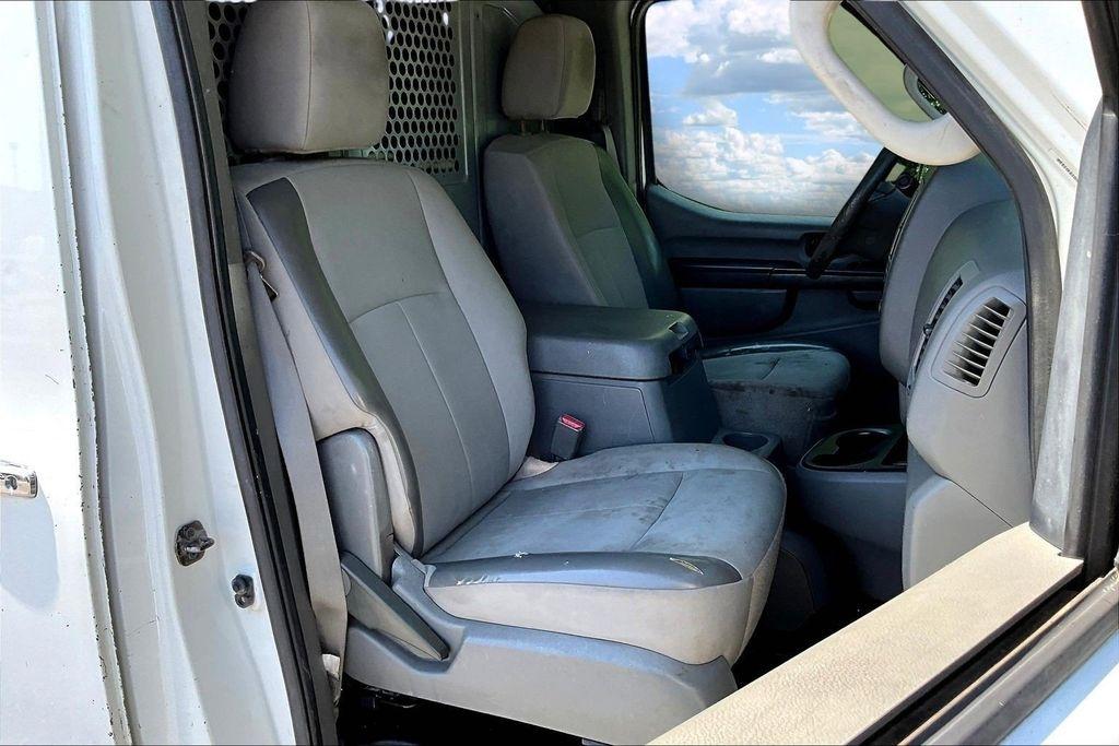 Nissan NV Cargo 2500 HD S V6 2012