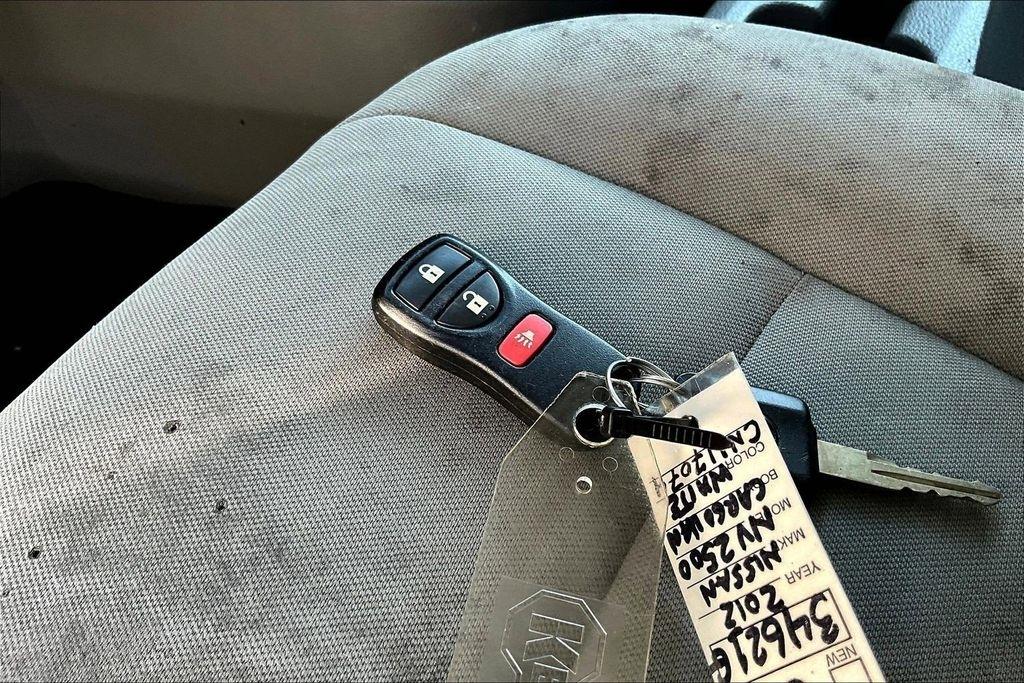 Nissan NV Cargo 2500 HD S V6 2012