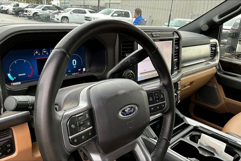 Ford F-250 SD XLT Crew Cab 4WD 2025