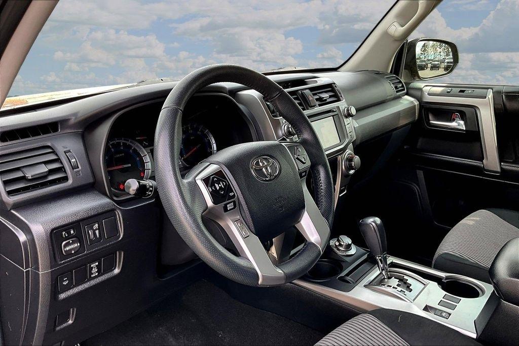 Toyota 4Runner SR5 4WD 2017