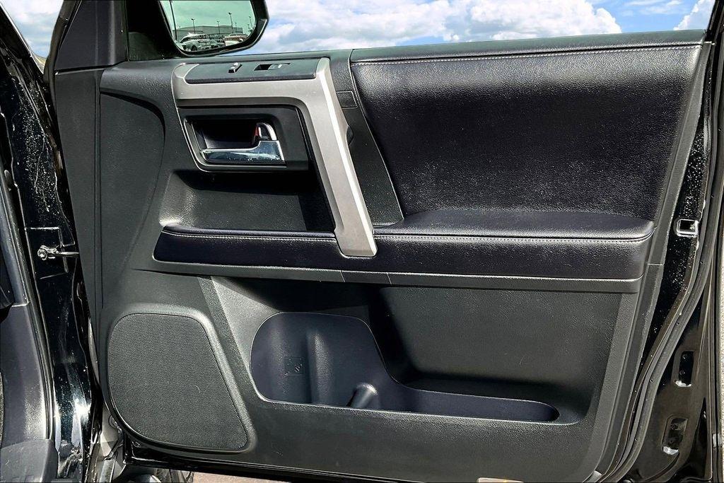 Toyota 4Runner SR5 4WD 2017