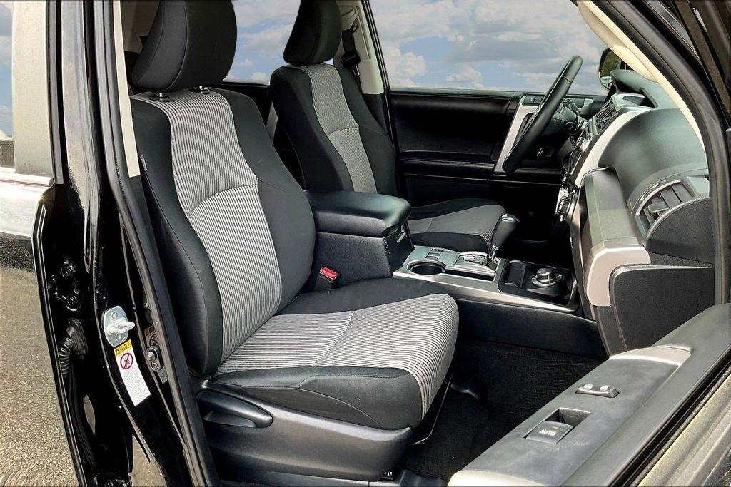 Toyota 4Runner SR5 4WD 2017