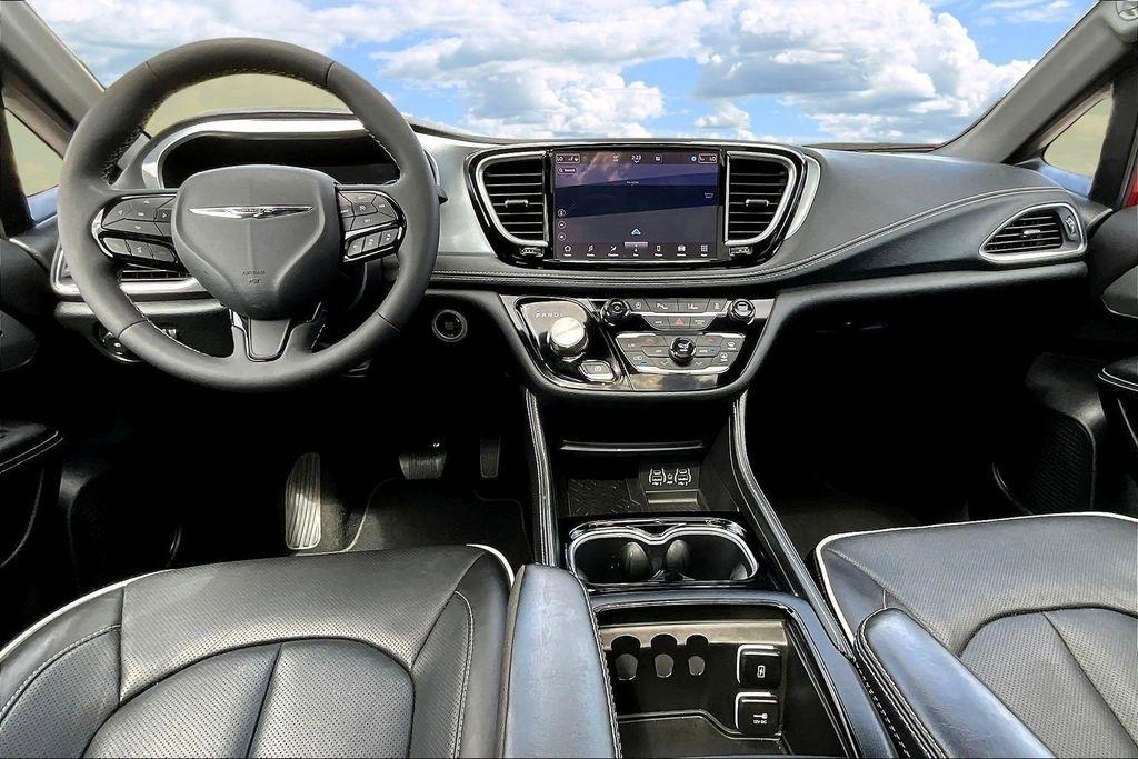 Chrysler Pacifica Limited 2025
