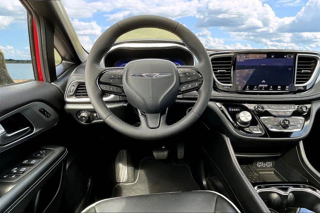 Chrysler Pacifica Limited 2025