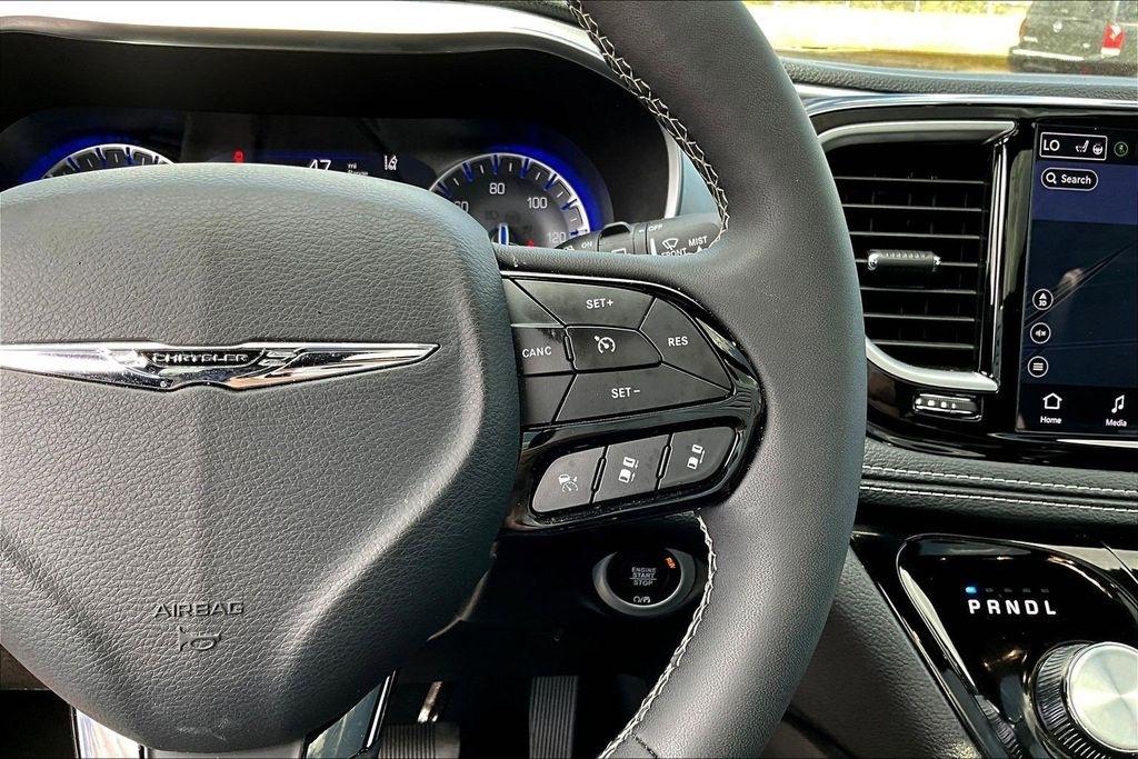 Chrysler Pacifica Limited 2025