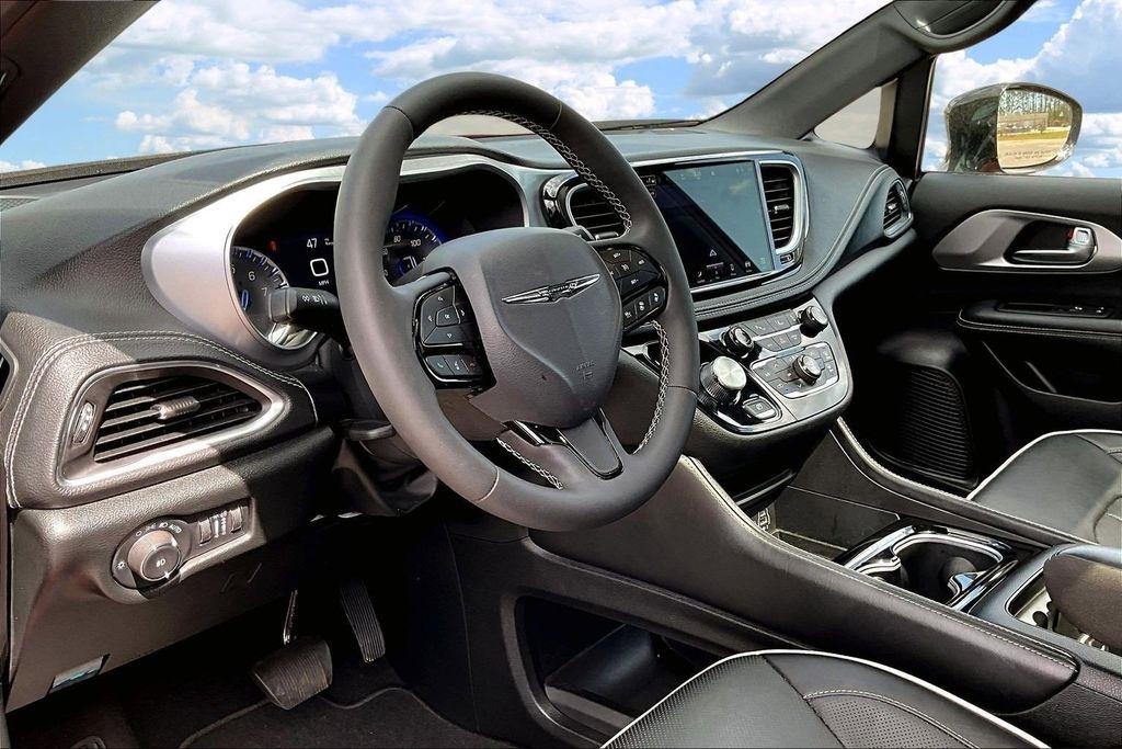 Chrysler Pacifica Limited 2025