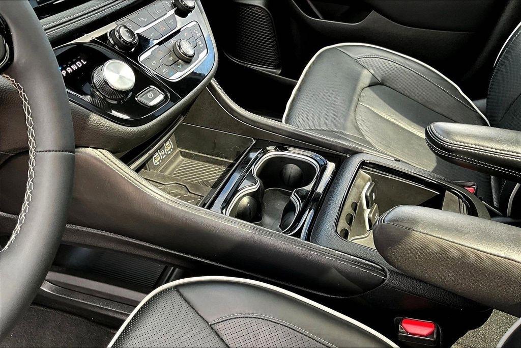 Chrysler Pacifica Limited 2025