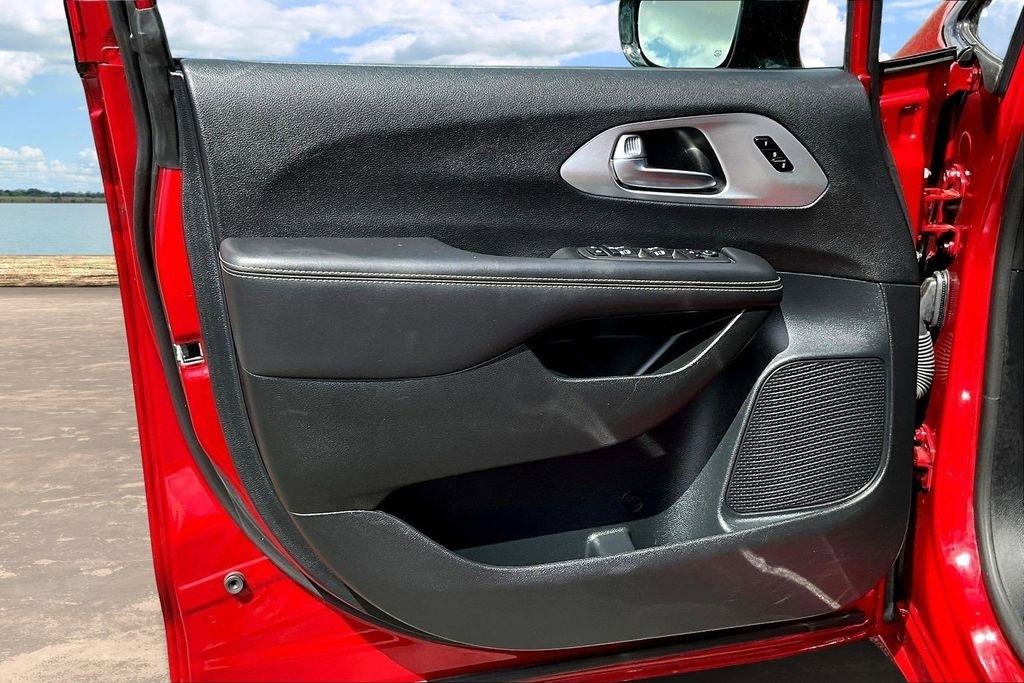 Chrysler Pacifica Limited 2025