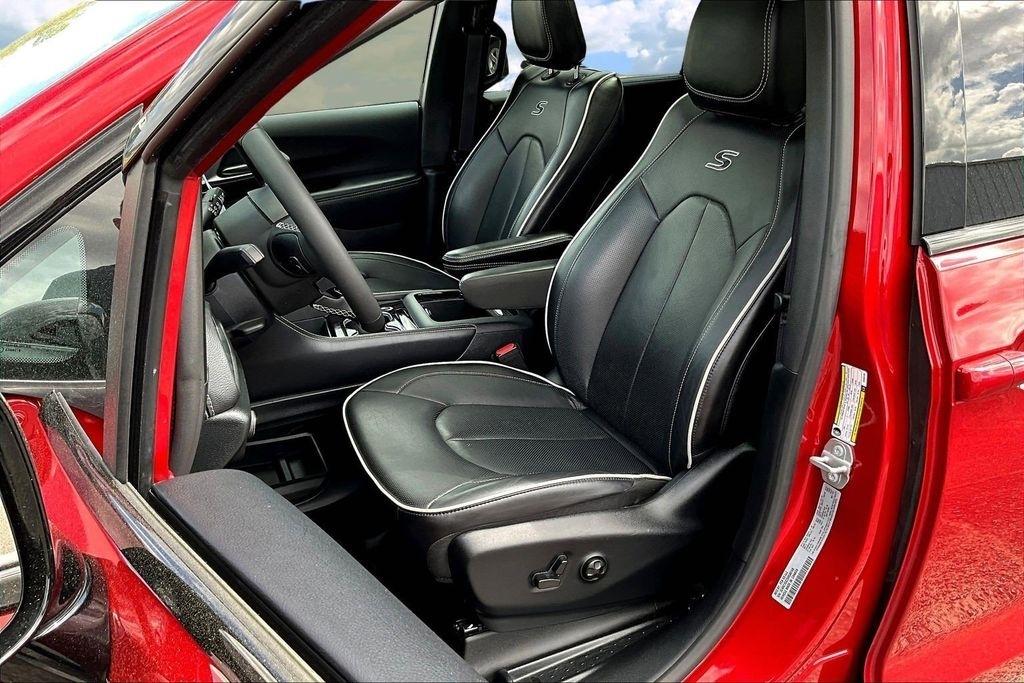 Chrysler Pacifica Limited 2025