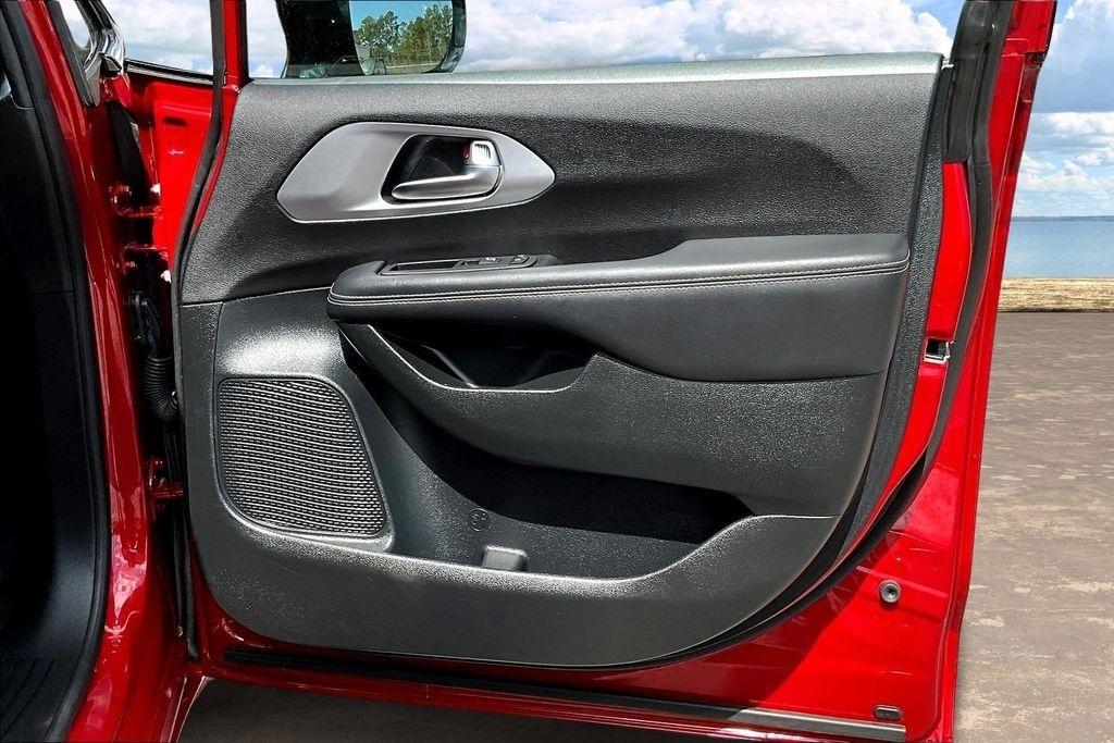Chrysler Pacifica Limited 2025