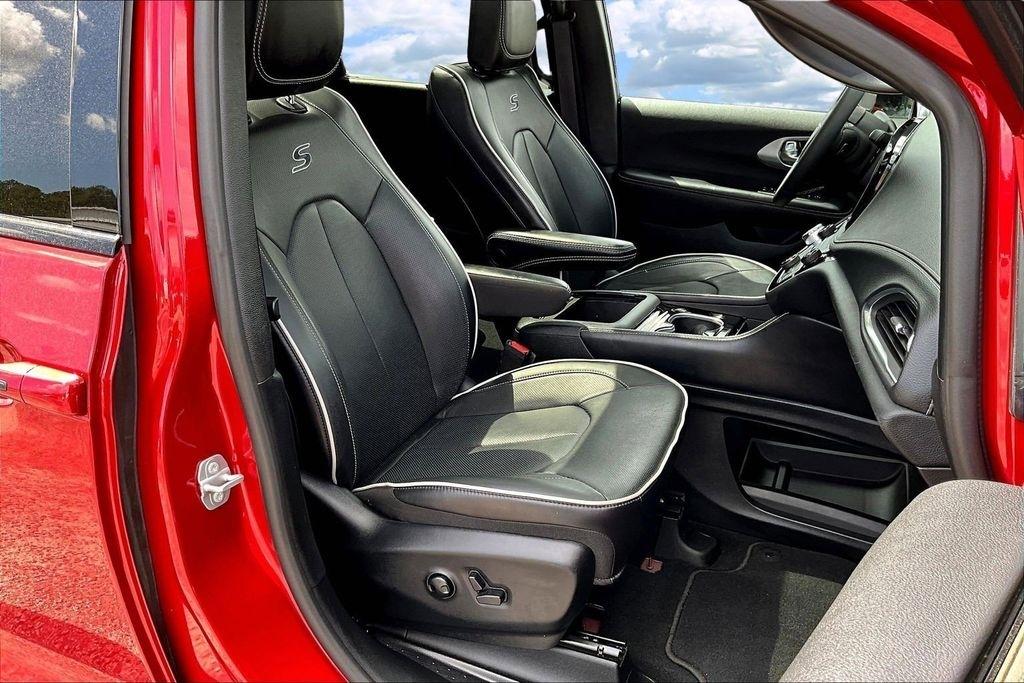 Chrysler Pacifica Limited 2025