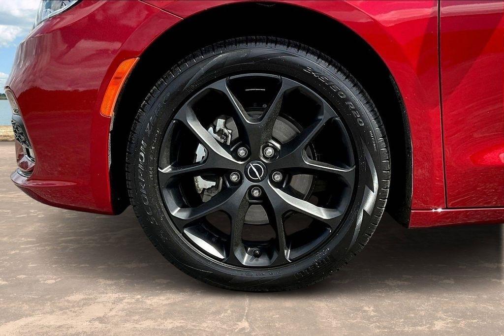 Chrysler Pacifica Limited 2025