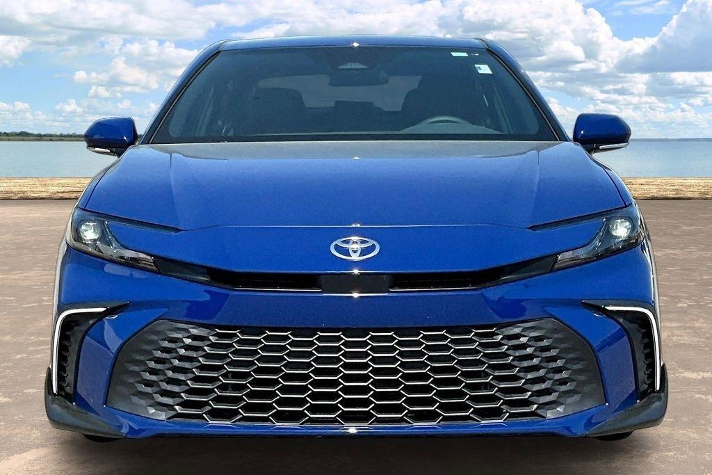 Toyota Camry Hybrid XLE 2026