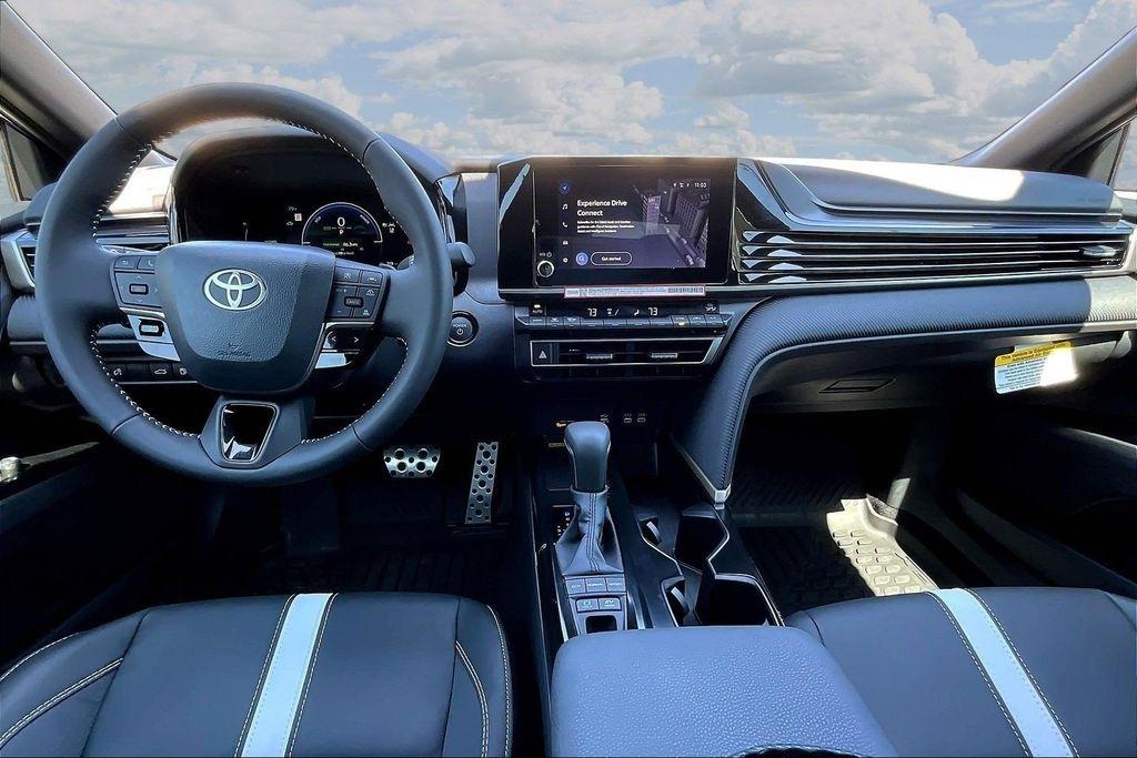 Toyota Camry Hybrid XLE 2026