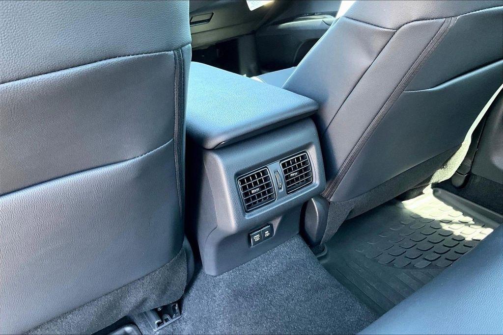 Toyota Camry Hybrid XLE 2026