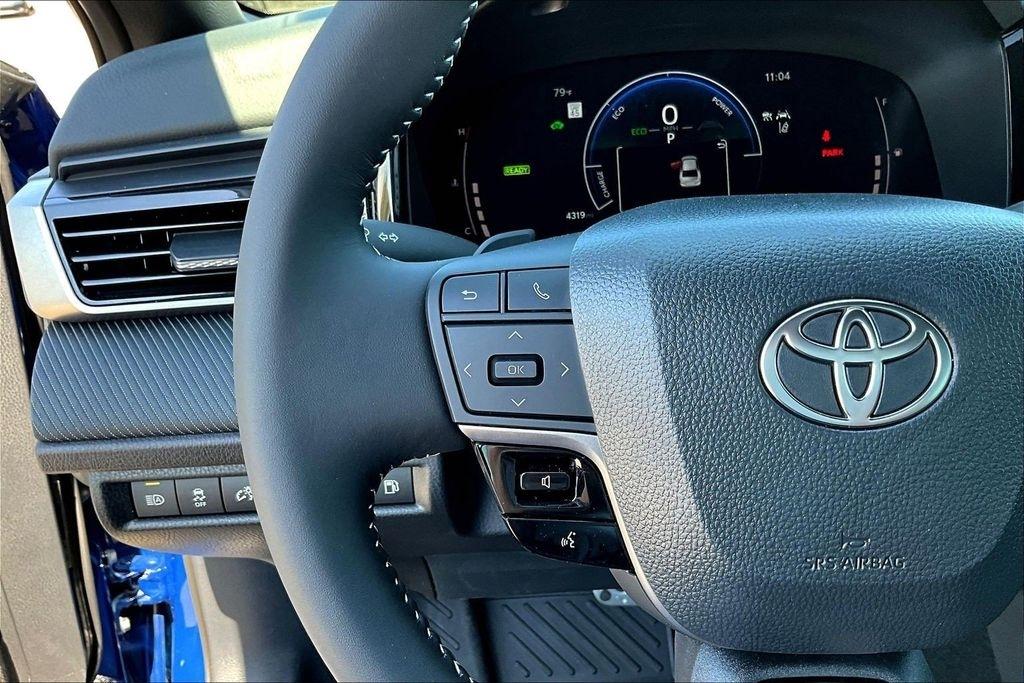 Toyota Camry Hybrid XLE 2026