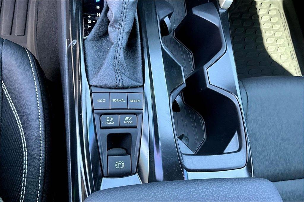 Toyota Camry Hybrid XLE 2026