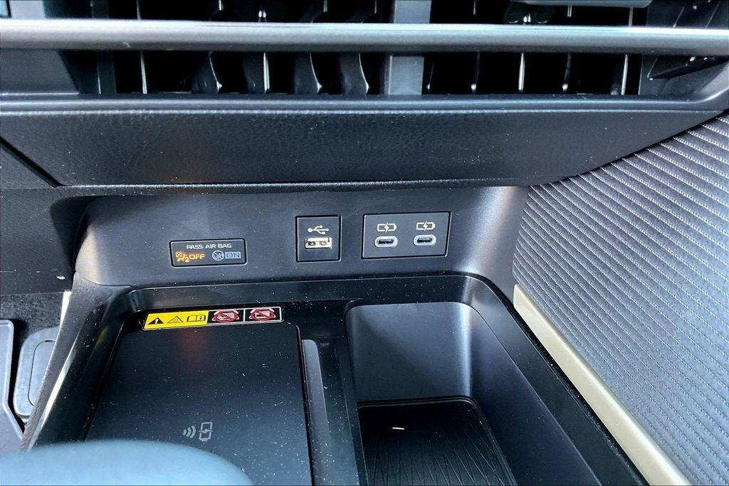 Toyota Camry Hybrid XLE 2026