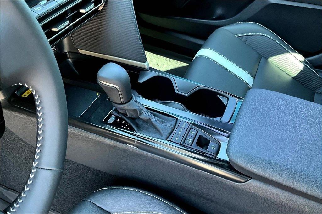 Toyota Camry Hybrid XLE 2026