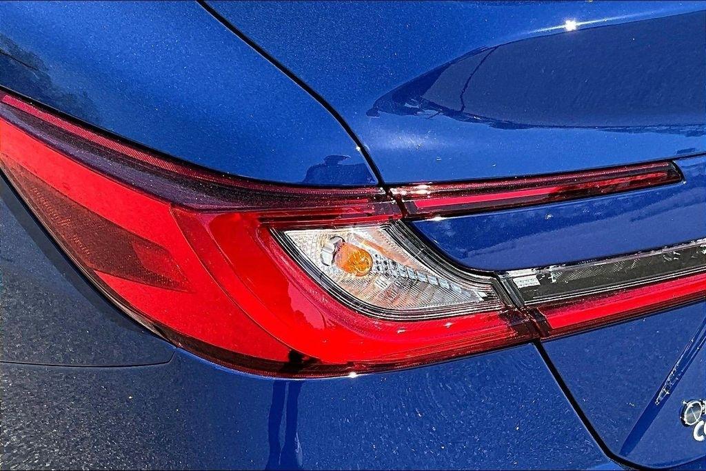 Toyota Camry Hybrid XLE 2026