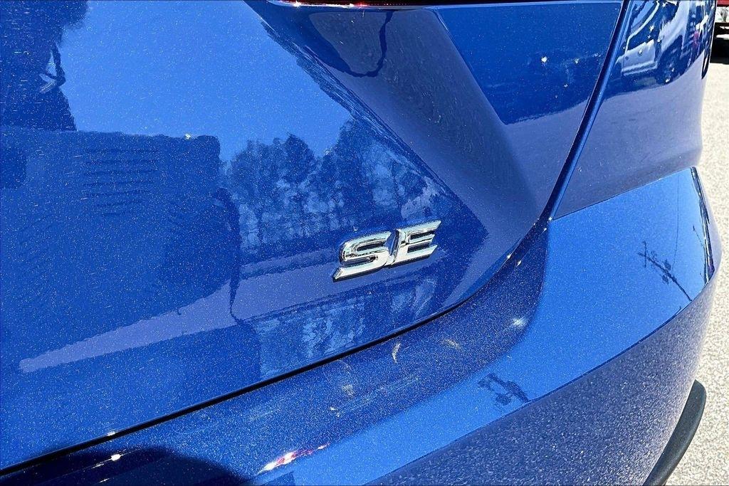 Toyota Camry Hybrid XLE 2026