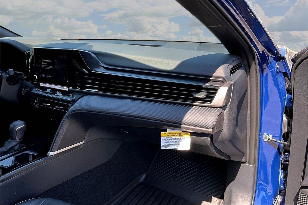 Toyota Camry Hybrid XLE 2026