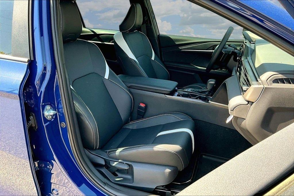 Toyota Camry Hybrid XLE 2026