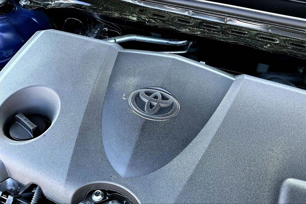 Toyota Camry Hybrid XLE 2026