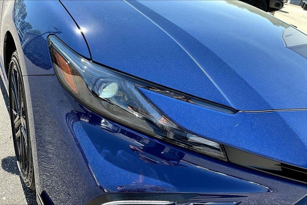 Toyota Camry Hybrid XLE 2026