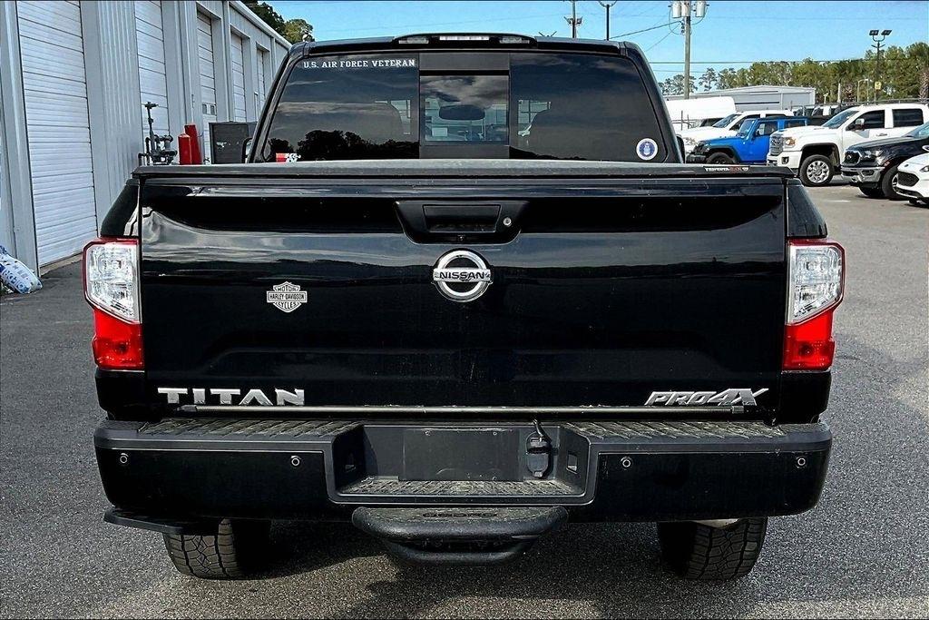 Nissan Titan PRO-4X Crew Cab 4WD 2018