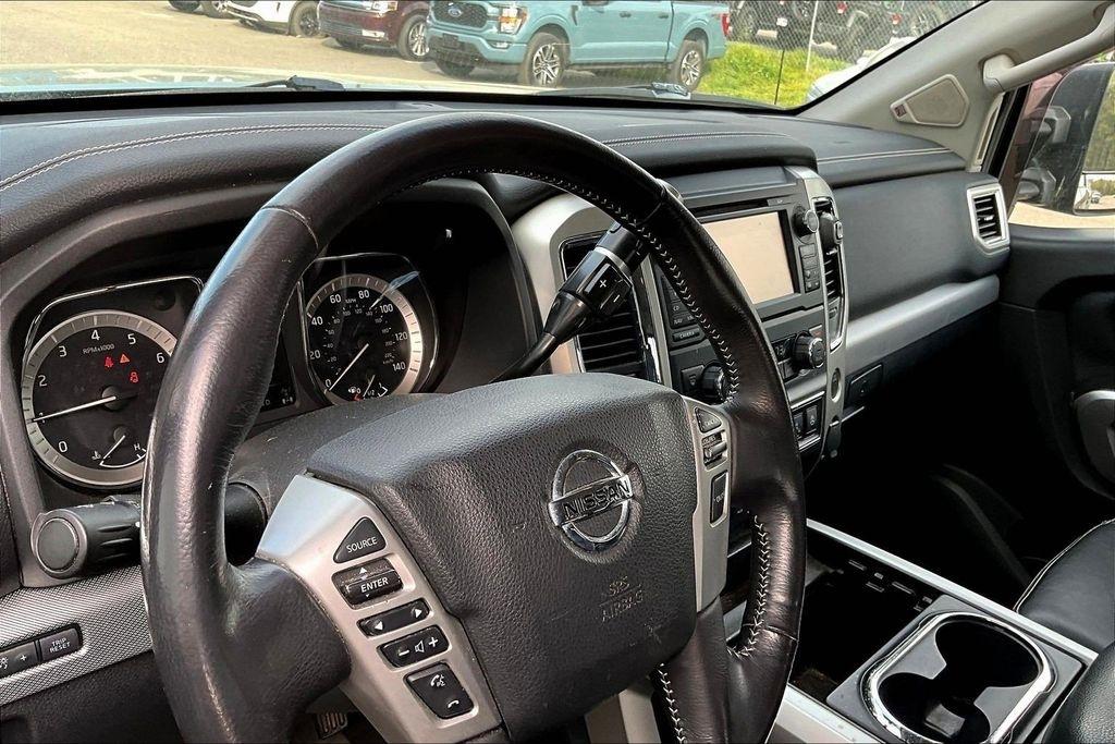 Nissan Titan PRO-4X Crew Cab 4WD 2018