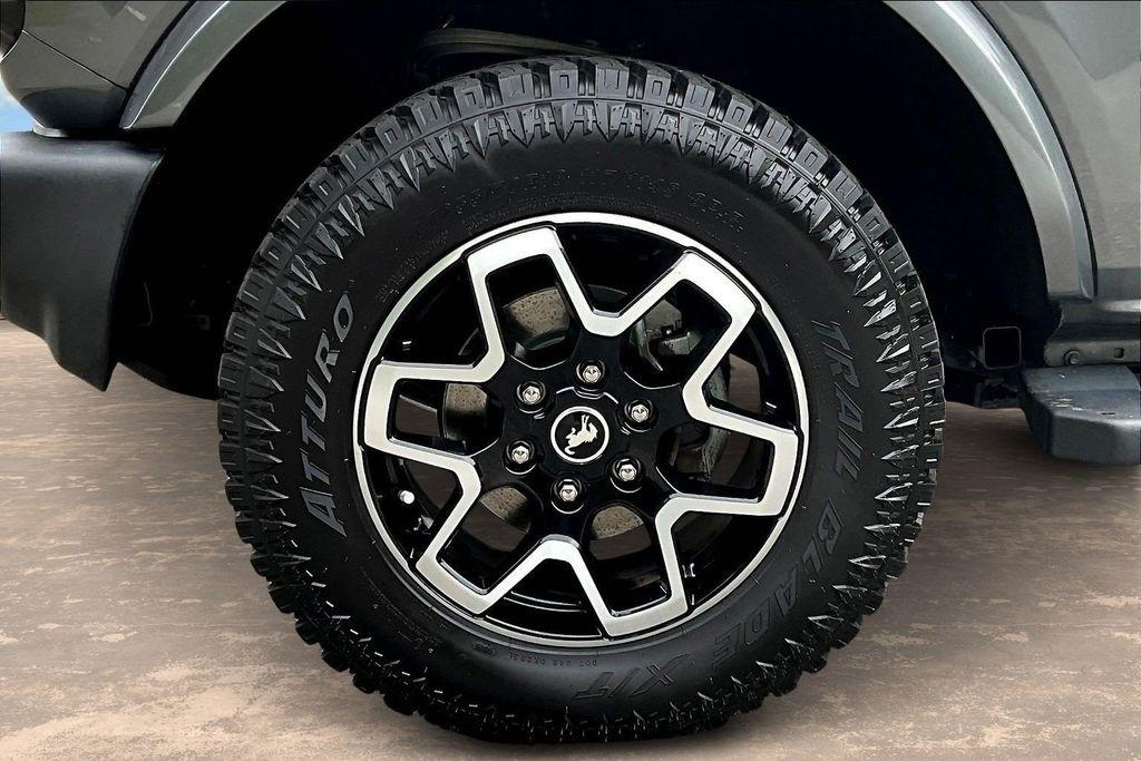 Ford Bronco Base 4-Door w/Advanced 2023