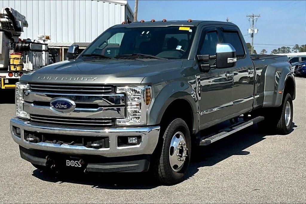 Ford F-350 SD Lariat Crew Cab Long Bed DRW 4WD 2019