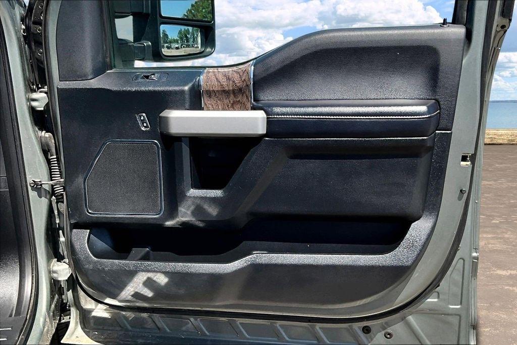Ford F-350 SD Lariat Crew Cab Long Bed DRW 4WD 2019