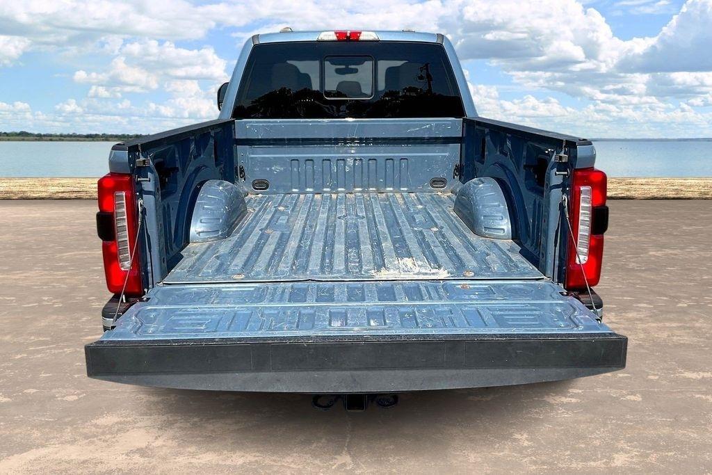 Ford F-250 SD XL Crew Cab 4WD 2023