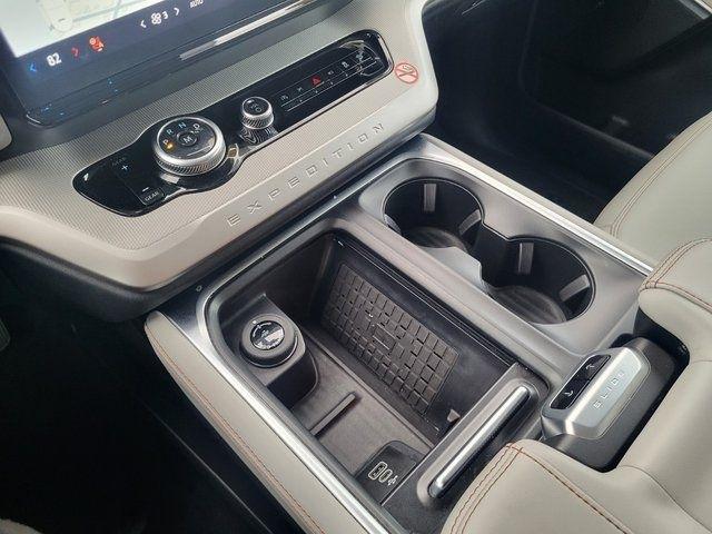 Ford Expedition MAX XLT 4WD 2025