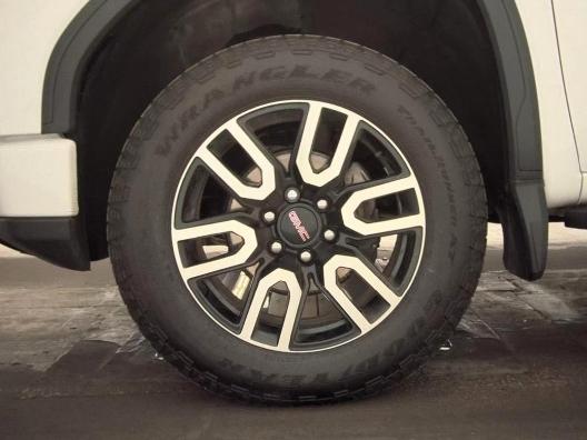 GMC Sierra 1500 AT4 Crew Cab 4WD 2024