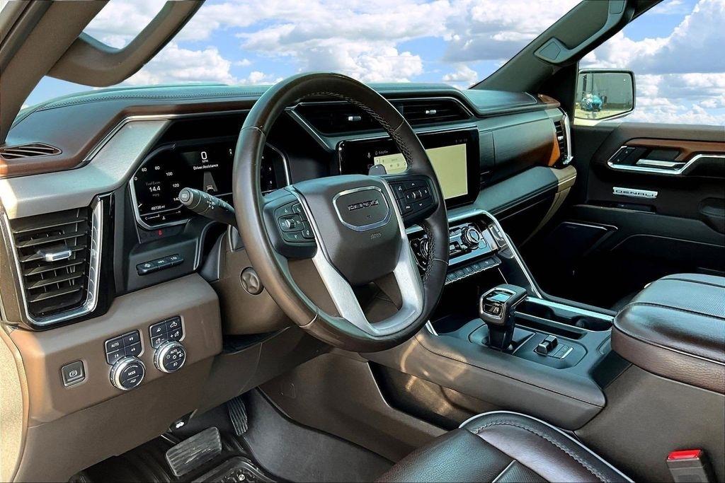 GMC Sierra 1500 Denali Crew Cab Short Box 4WD 2023