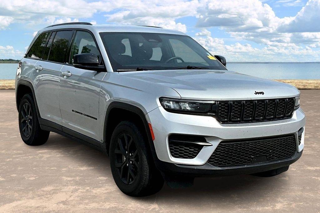 2024 Jeep Grand Cherokee Laredo 4WD